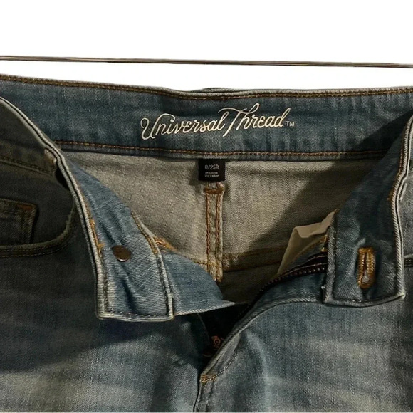 Universal Thread Jean Shorts, Mid Rise Midi - Size 0/25R - Picture 3 of 3